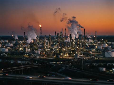 Oil Refiners Profit as Market Stays Volatile